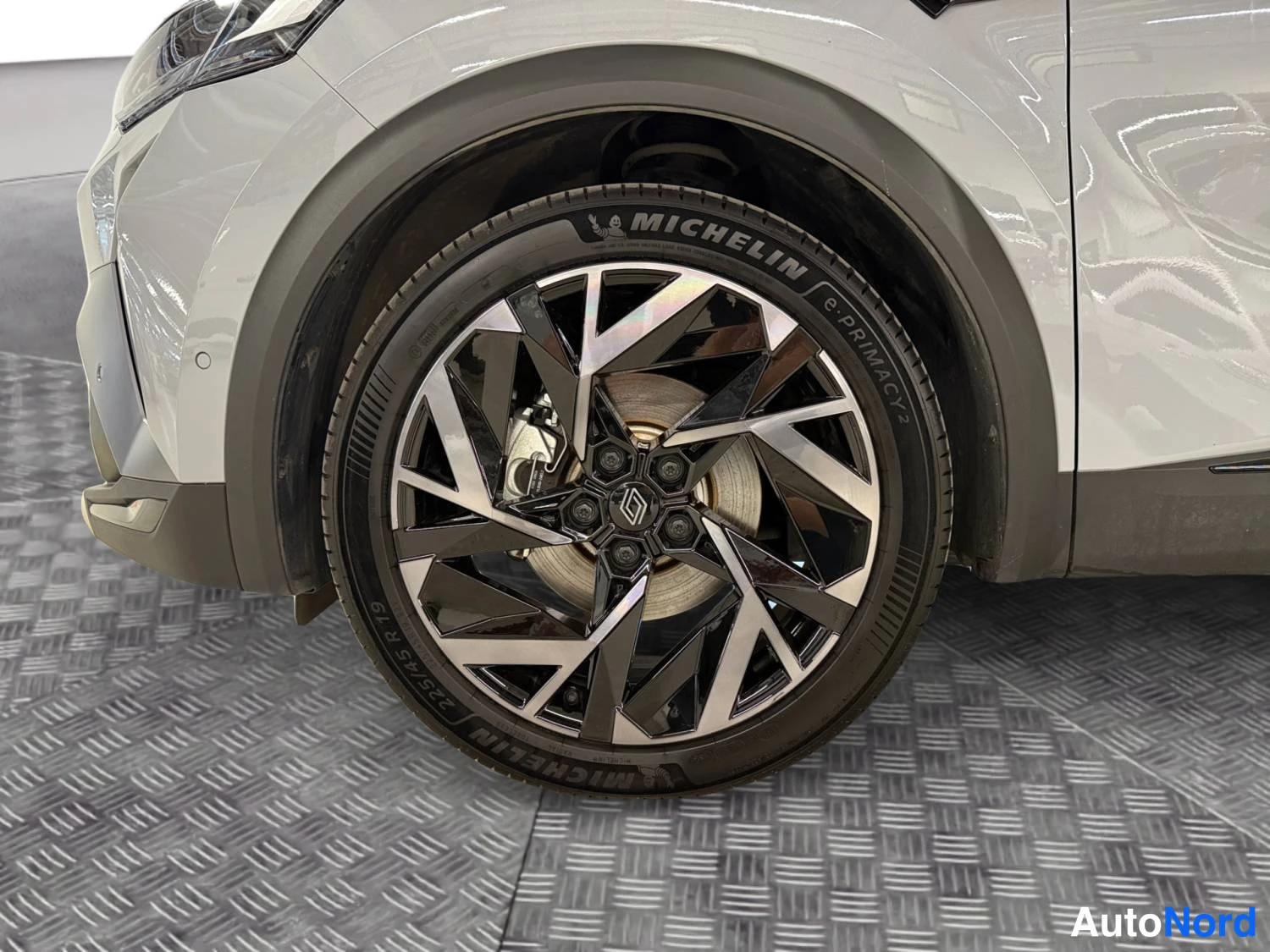 Hopea Renault Symbioz 2025, etuviisto, keula vasemmalle, kuva 2