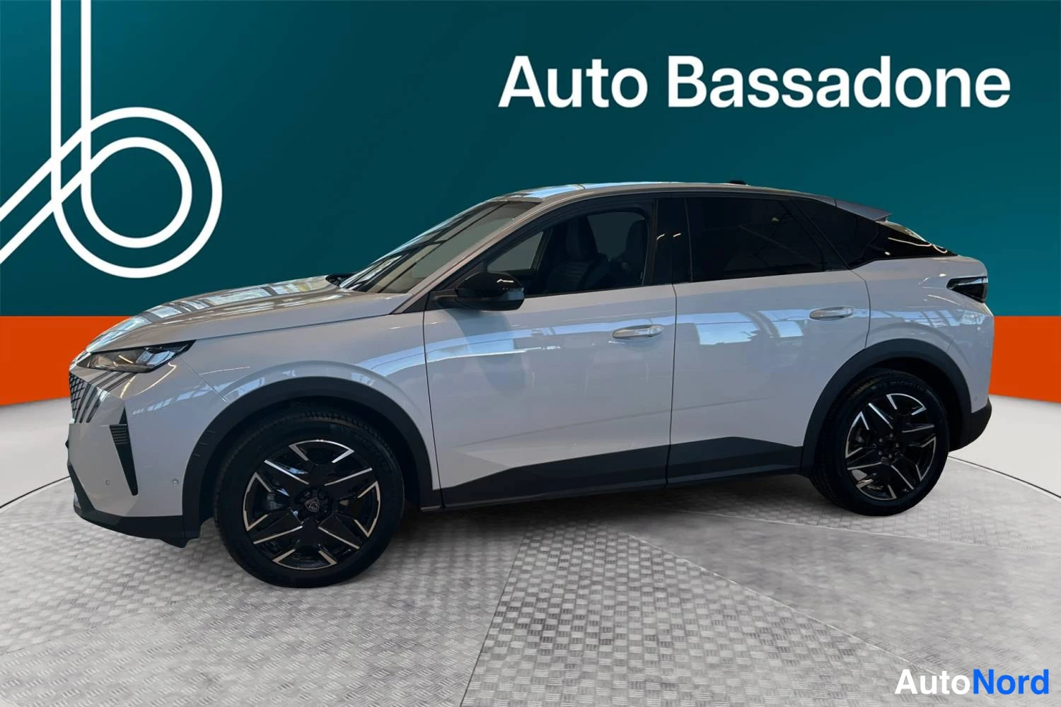 Valkoinen Peugeot 3008 2025, etuviisto, keula vasemmalle, kuva 2