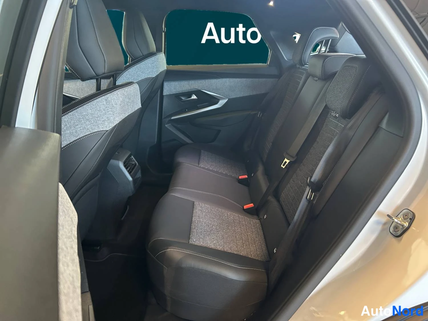 Valkoinen Peugeot 3008 2025, kuva 14