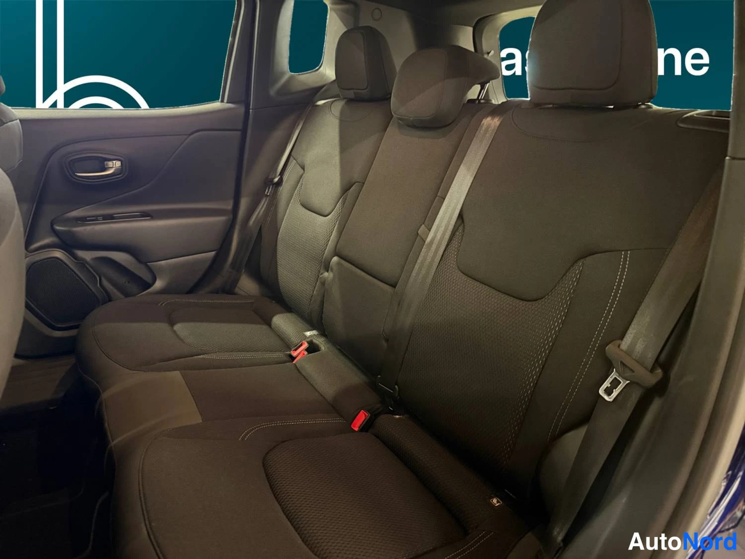 Sininen Jeep Renegade 2020, kuva 9
