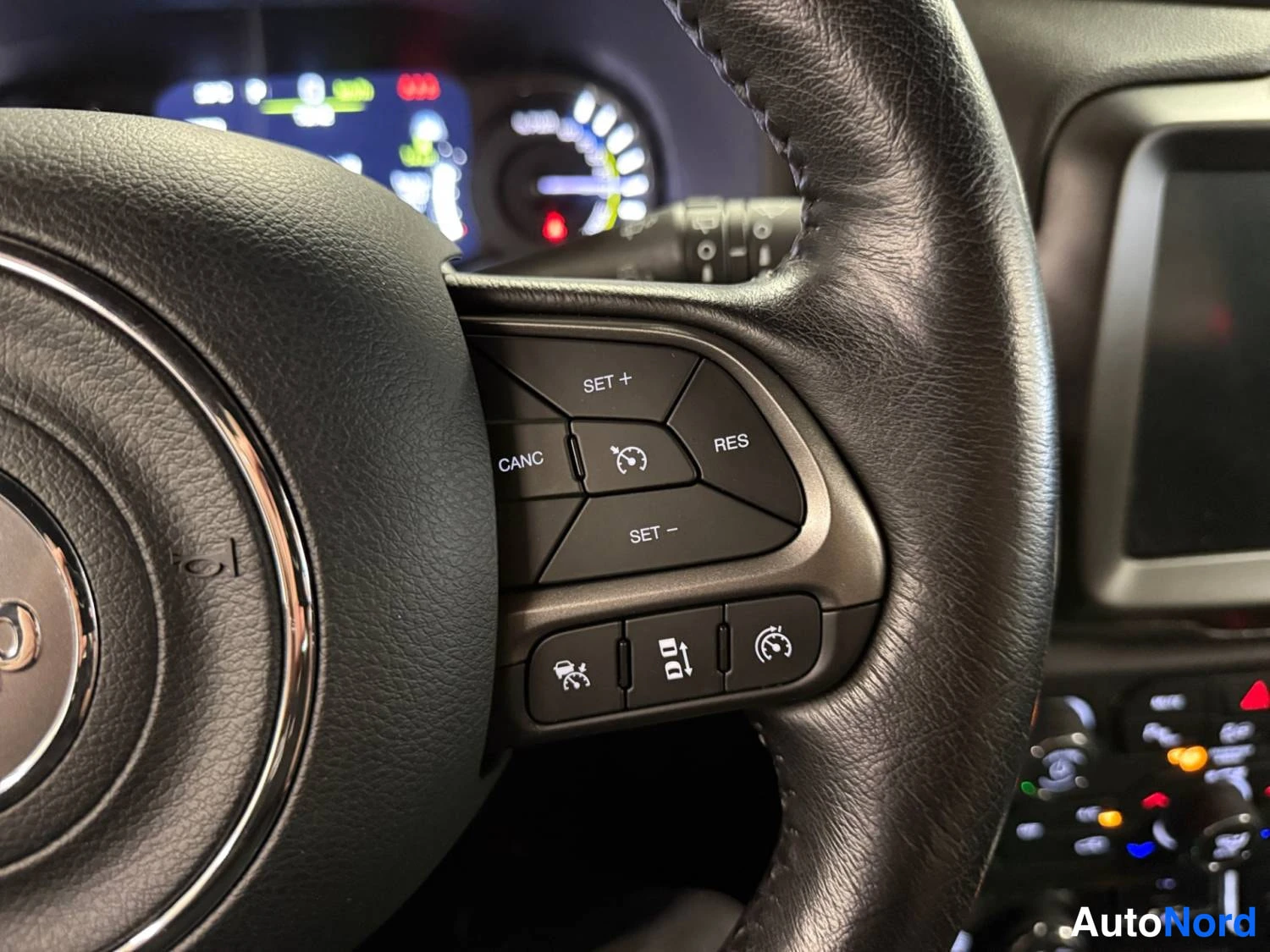 Sininen Jeep Renegade 2020, kuva 16