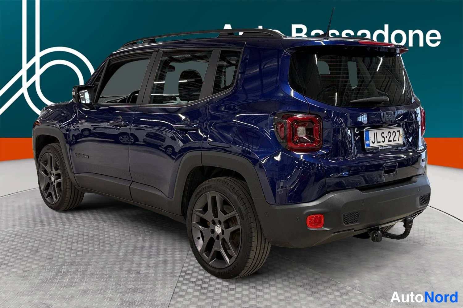 Sininen Jeep Renegade 2020, takaviisto, kuva 6