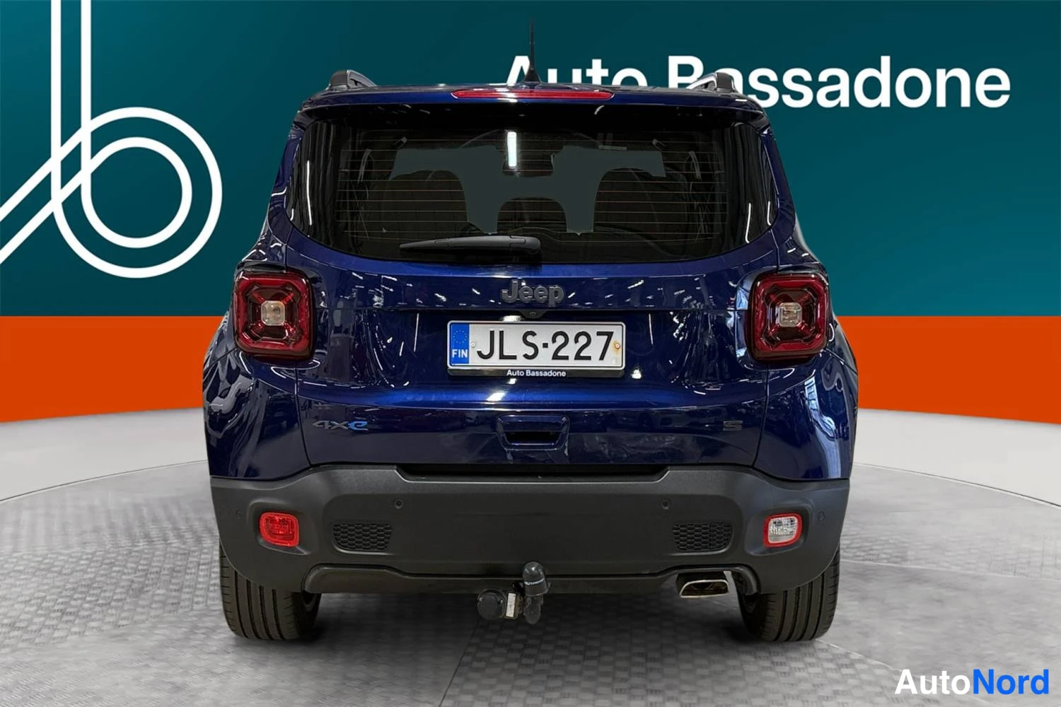 Sininen Jeep Renegade 2020, takaa, kuva 8