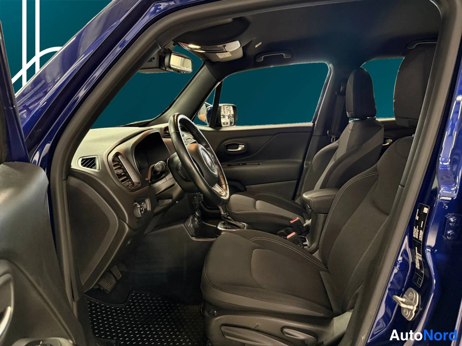 Sininen Jeep Renegade 2020, kuva 21