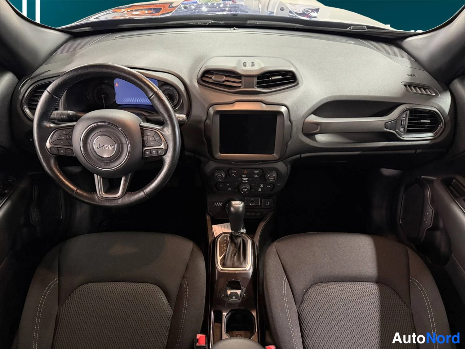 Sininen Jeep Renegade 2020, kuva 22