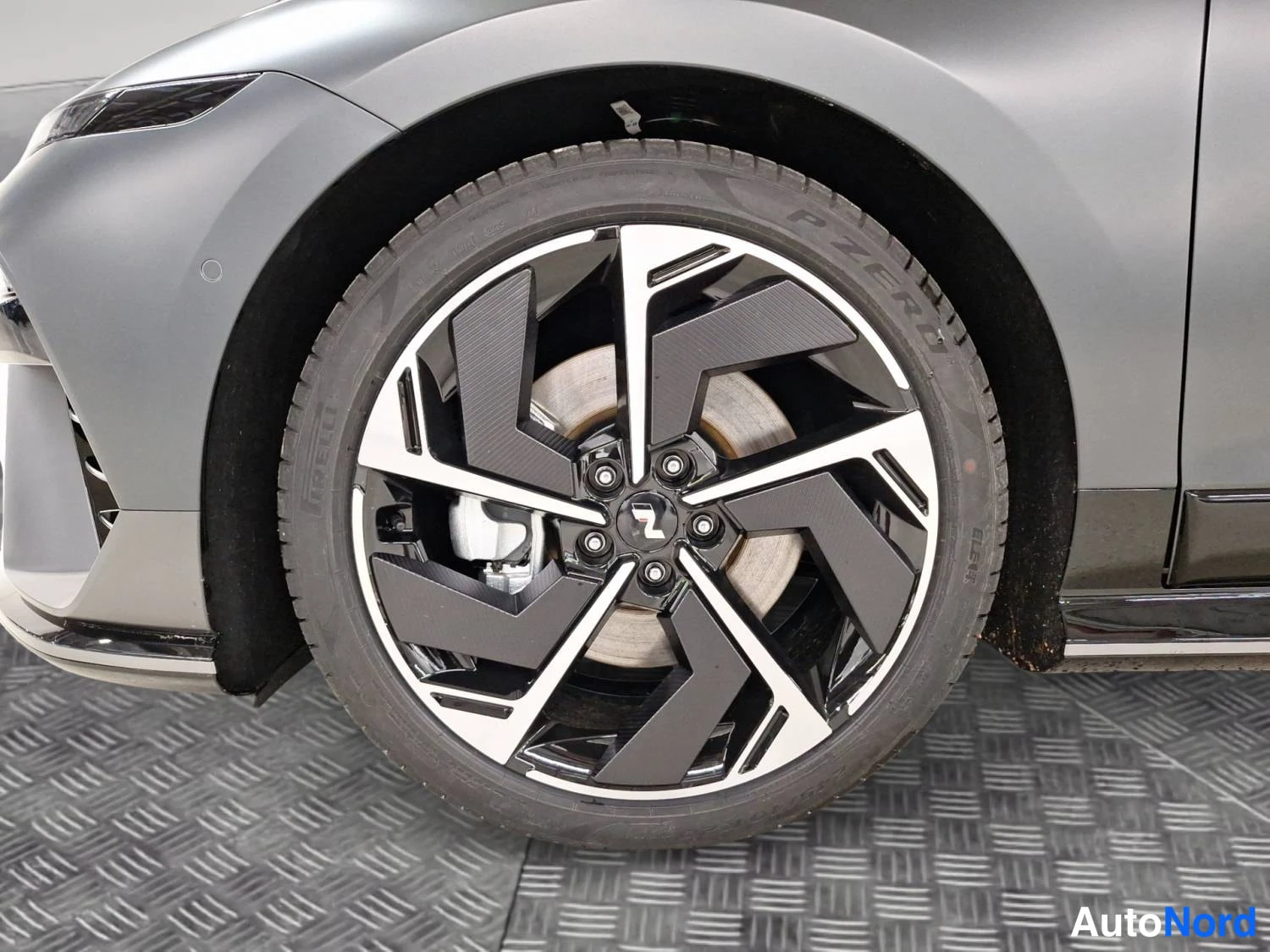 Harmaa Hyundai Ioniq 6 2026, etuviisto, keula vasemmalle, kuva 2