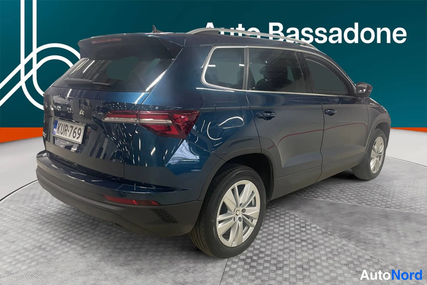 Sininen Skoda Karoq 2022, takaviisto, kuva 6