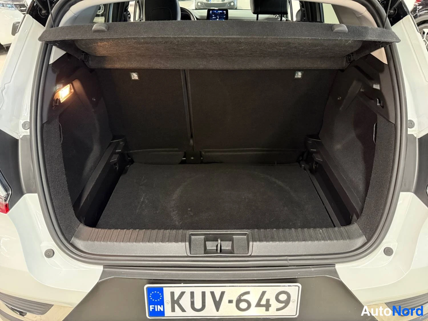 Valkoinen Renault Captur 2022, takaa, kuva 6