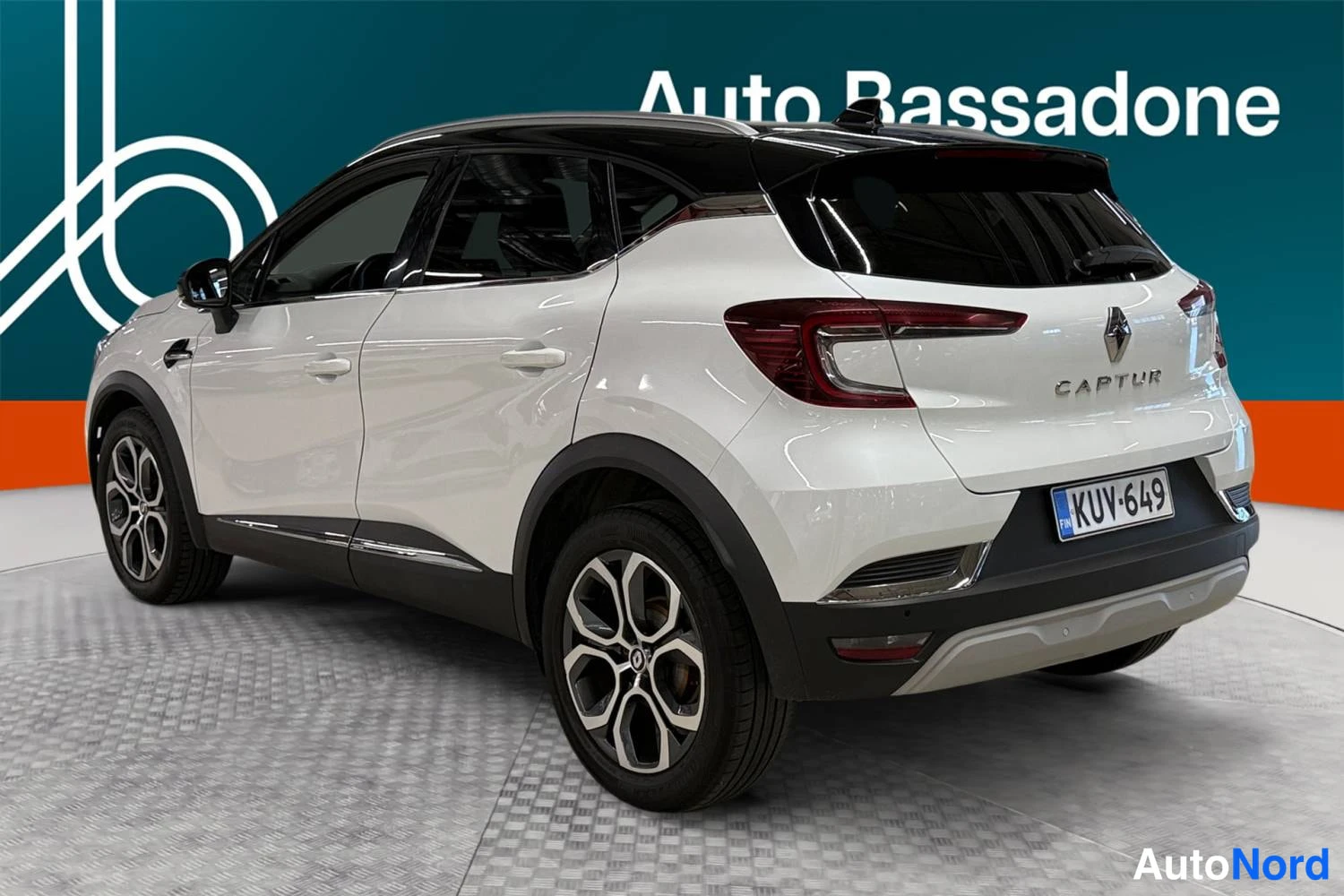 Valkoinen Renault Captur 2022, takaviisto, kuva 4