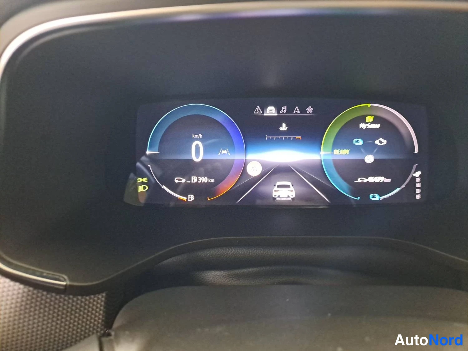 Valkoinen Renault Arkana E-TECH 2023, kuva 24