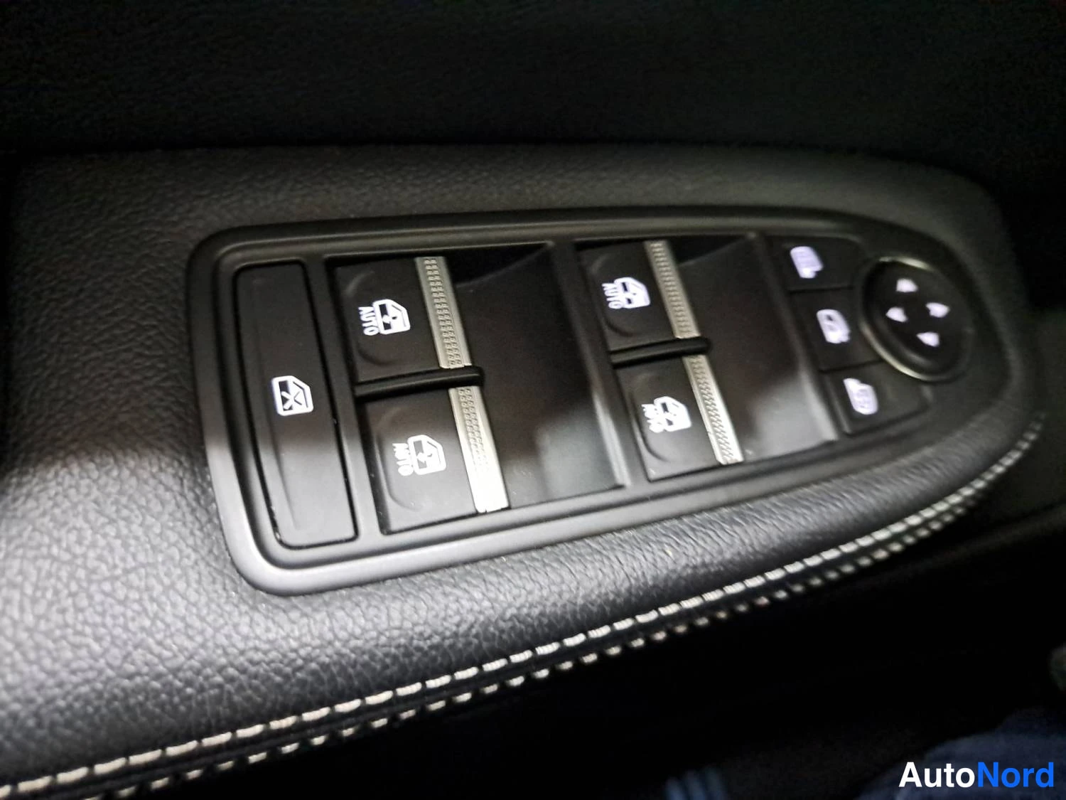 Valkoinen Renault Arkana E-TECH 2023, kuva 22