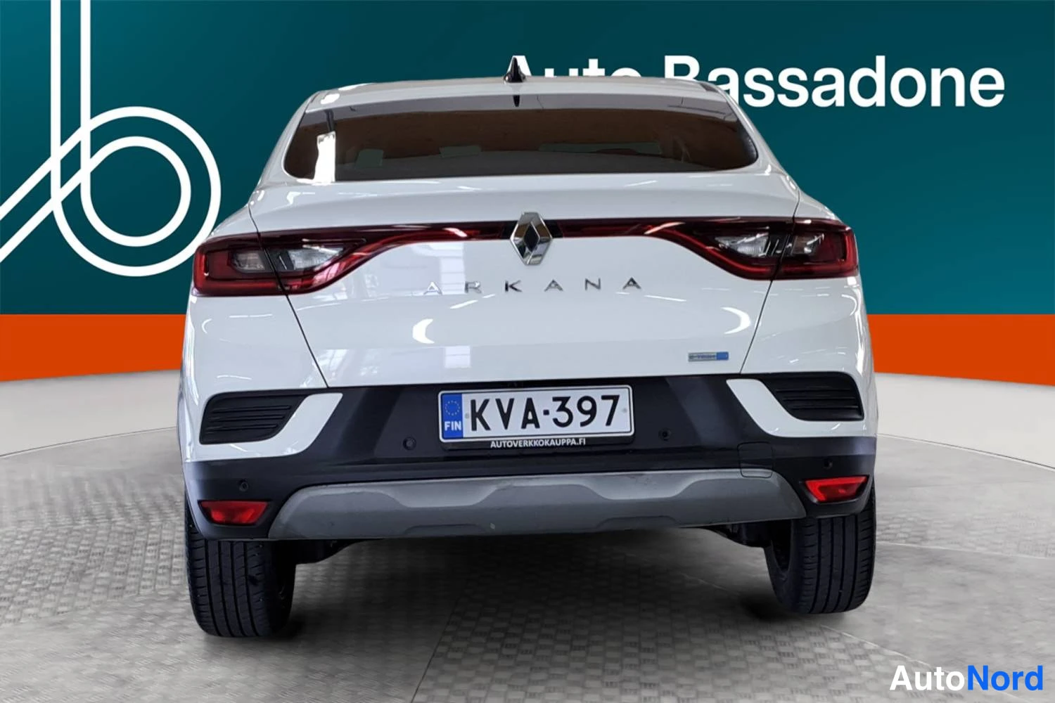 Valkoinen Renault Arkana E-TECH 2023, takaa, kuva 8
