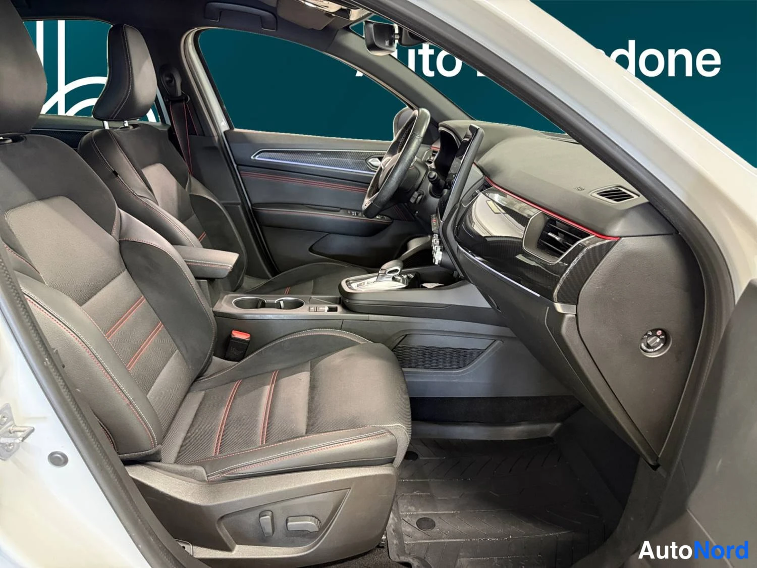 Valkoinen Renault Arkana E-TECH 2023, kuva 15