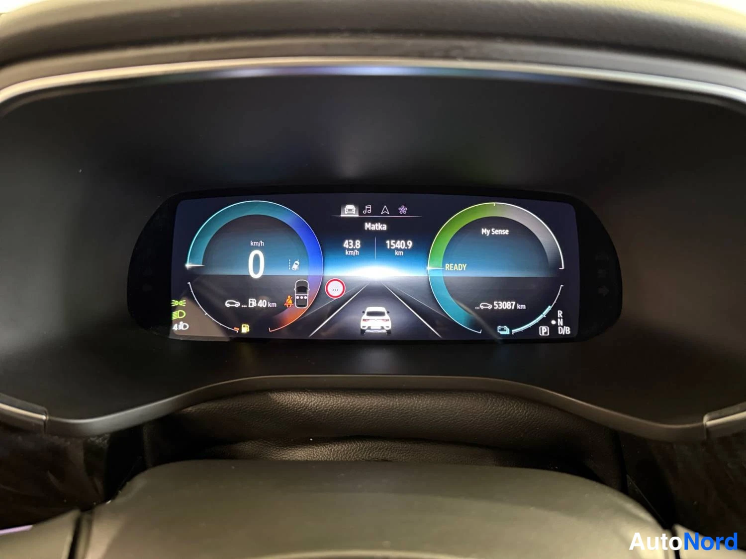Valkoinen Renault Arkana E-TECH 2023, kuva 18
