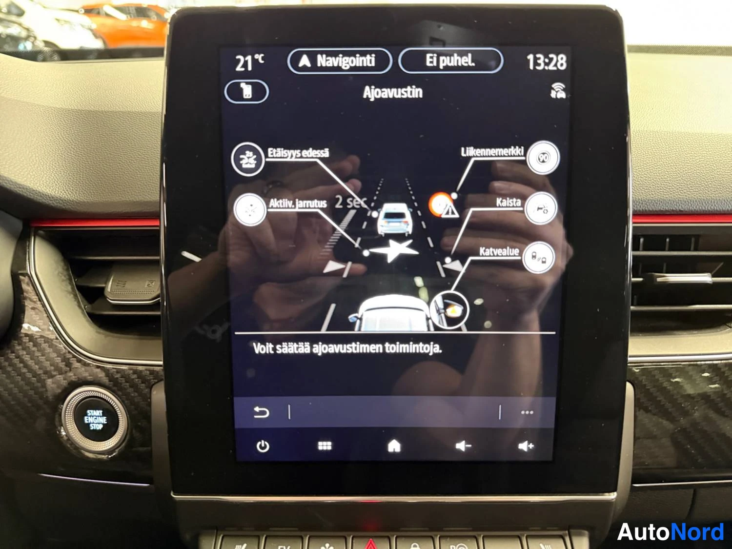 Valkoinen Renault Arkana E-TECH 2023, kuva 26