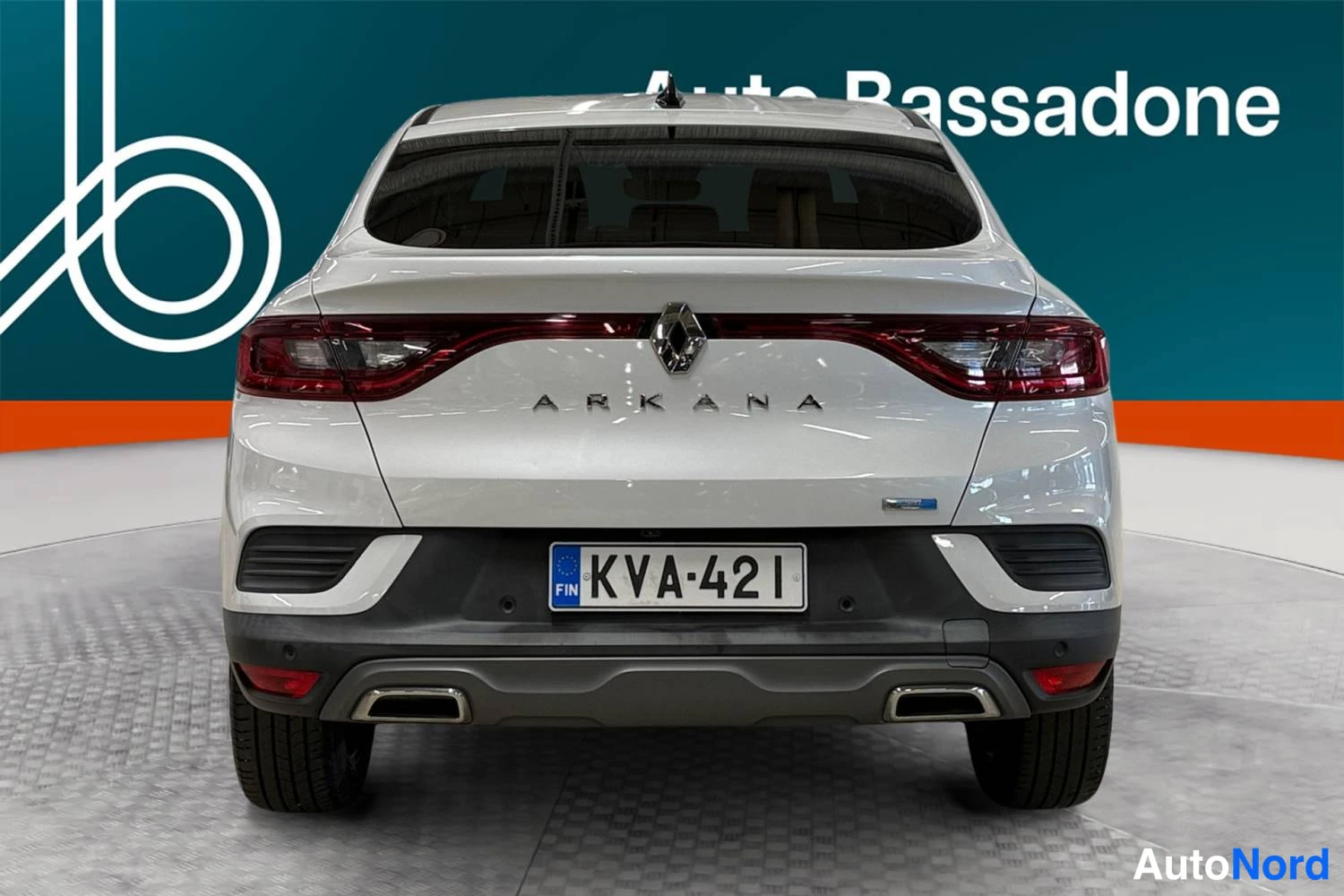 Valkoinen Renault Arkana E-TECH 2023, takaa, kuva 9