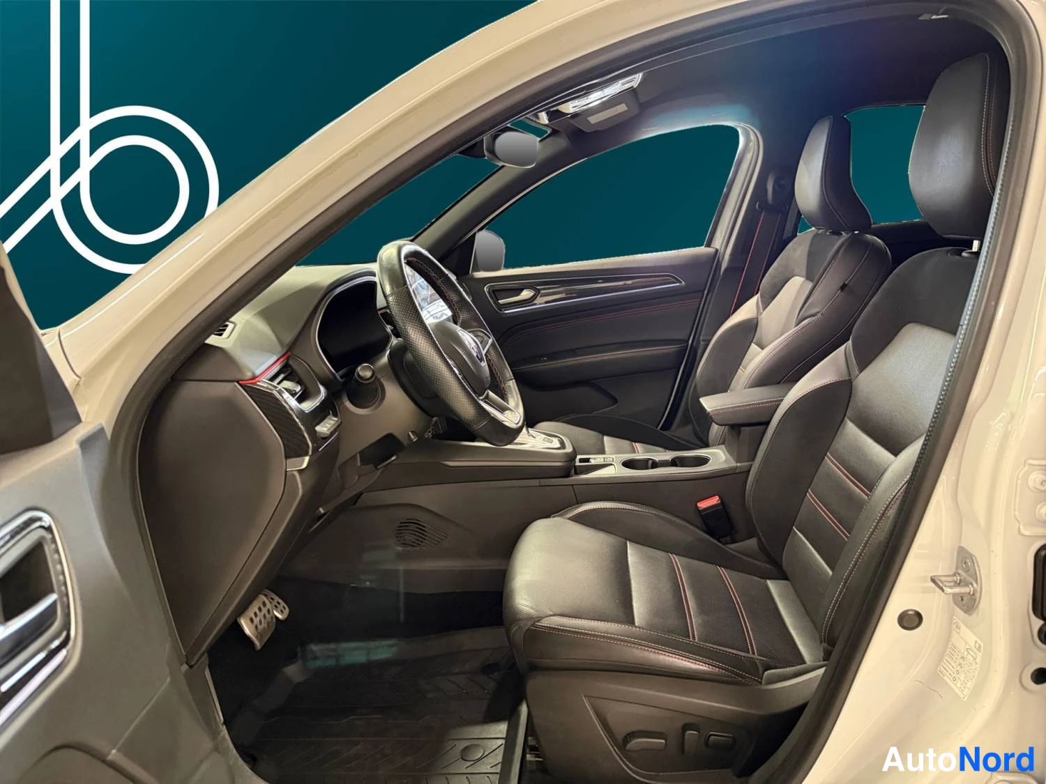 Valkoinen Renault Arkana E-TECH 2023, kuva 10