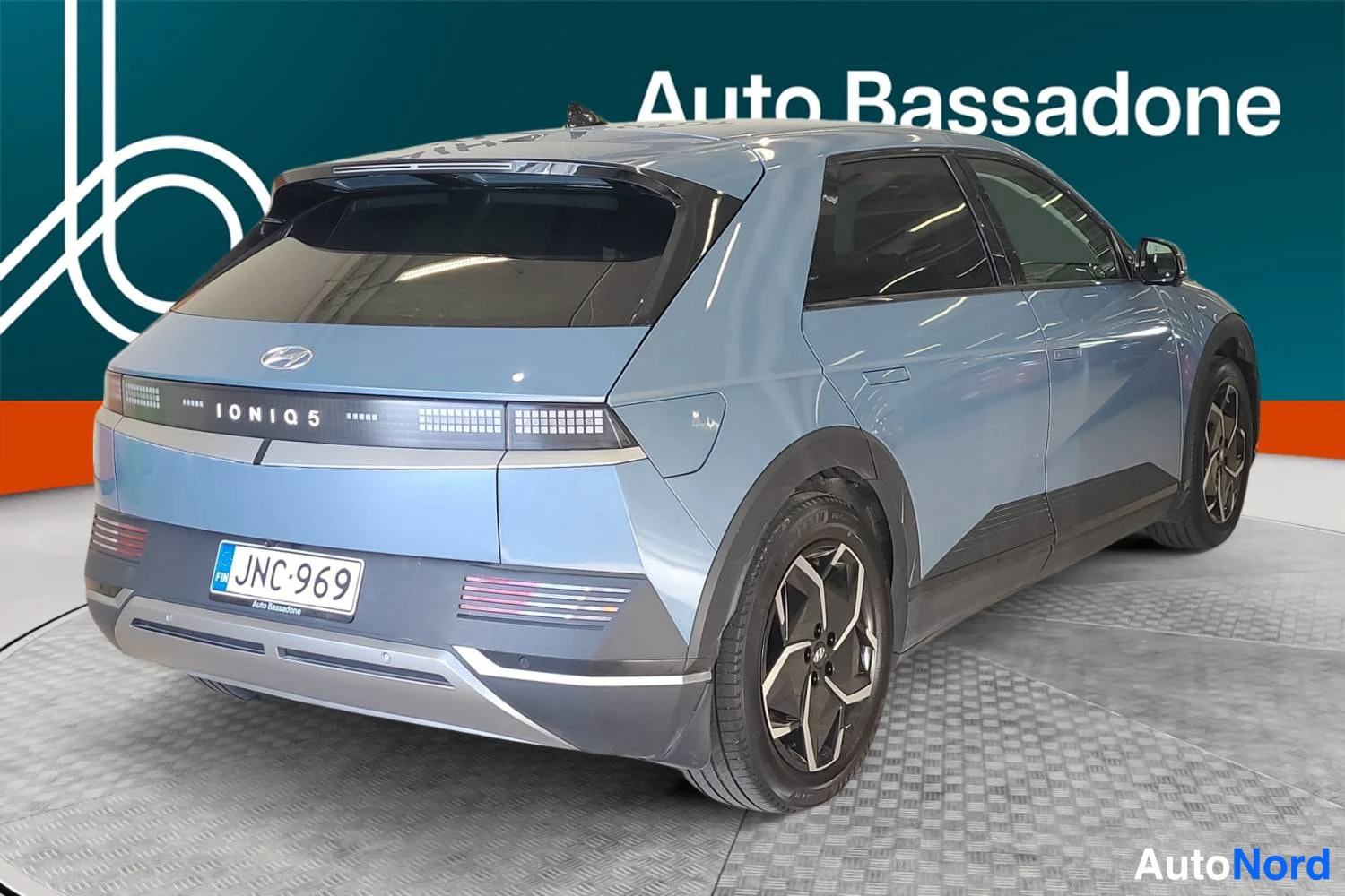 Harmaa Hyundai Ioniq 5 2023, takaviisto, kuva 7