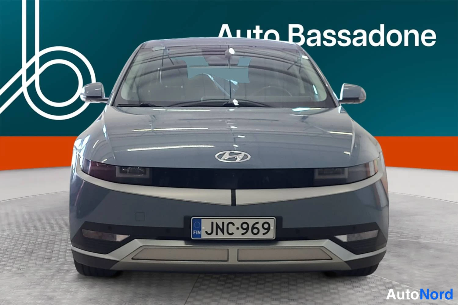 Harmaa Hyundai Ioniq 5 2023, edestä, kuva 3