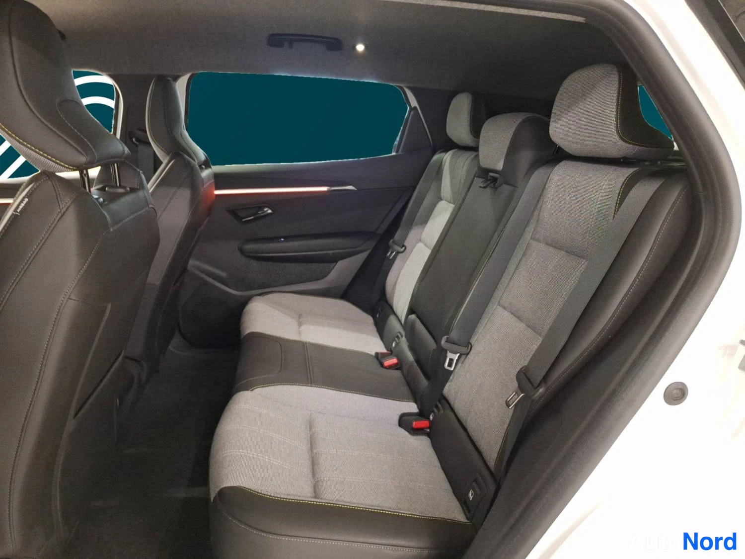 White Renault Scenic E-Tech electric 2026, photo 16