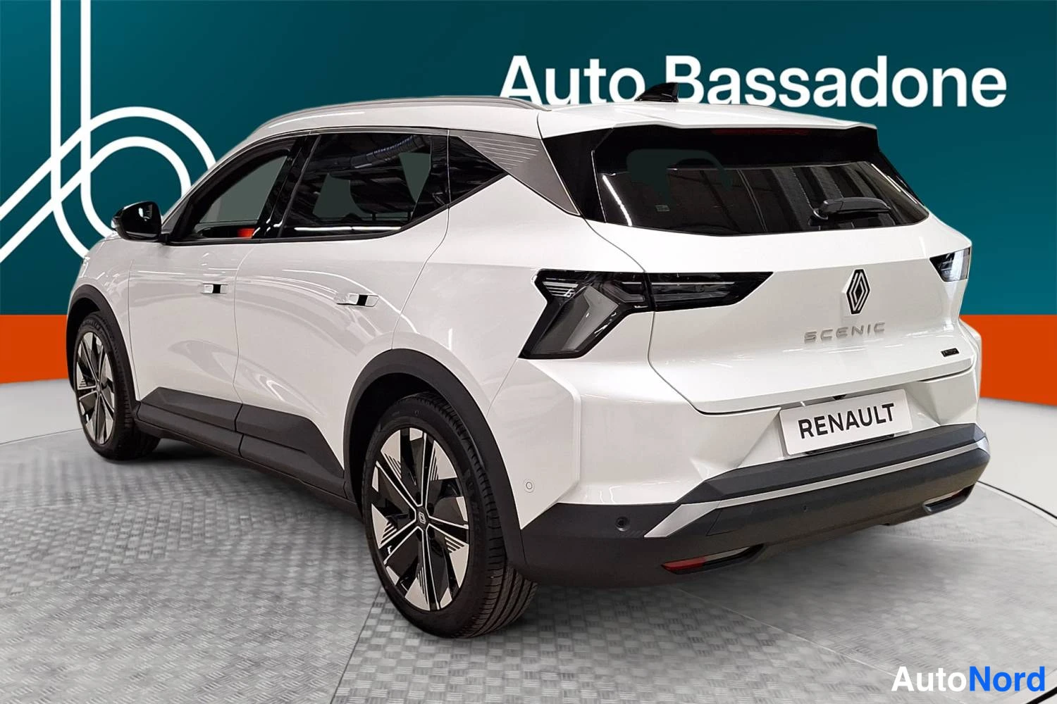 White Renault Scenic E-Tech electric 2026, rear three-quarter, photo 6