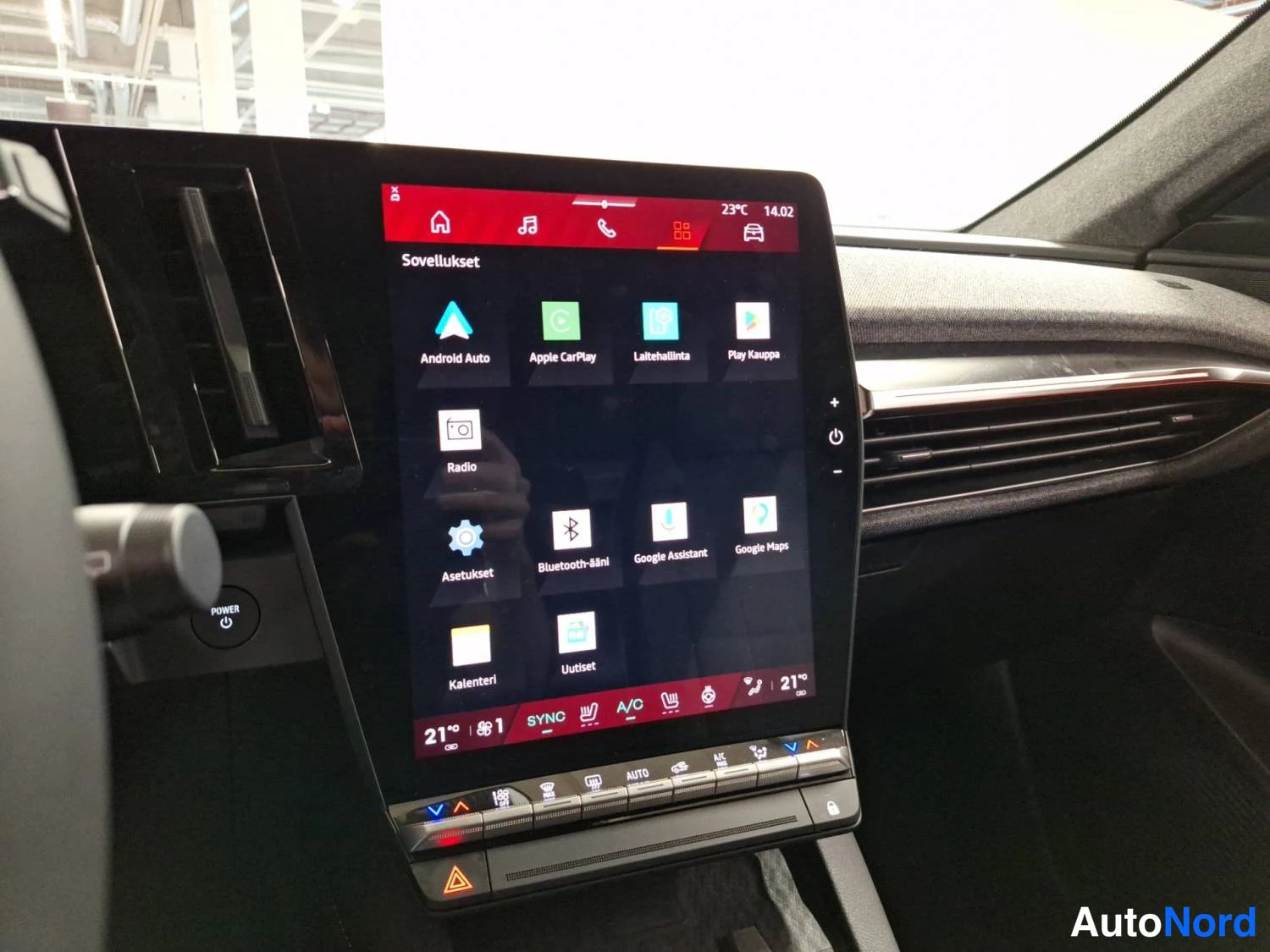 White Renault Scenic E-Tech electric 2026, photo 21