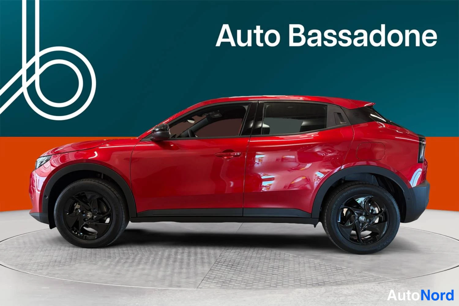 Punainen Alfa Romeo Junior 2026, sivulta, kuva 4