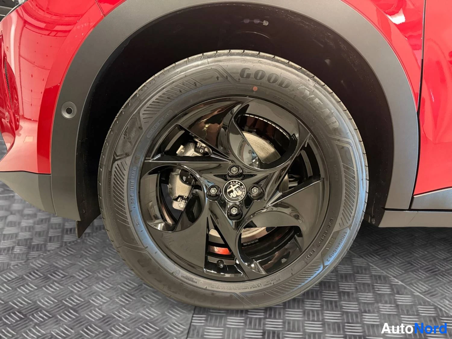 Punainen Alfa Romeo Junior 2026, kuva 13