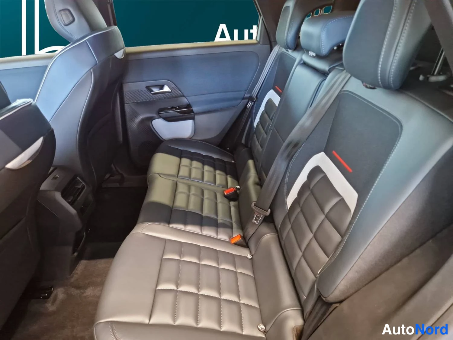Punainen Citroen C5 aircross 2026, kuva 14