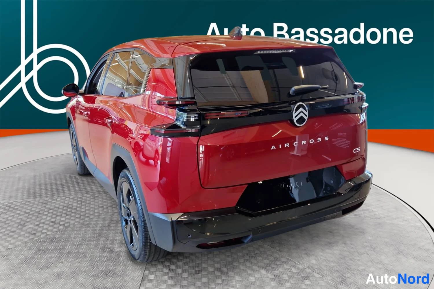 Punainen Citroen C5 aircross 2026, takaviisto, kuva 7