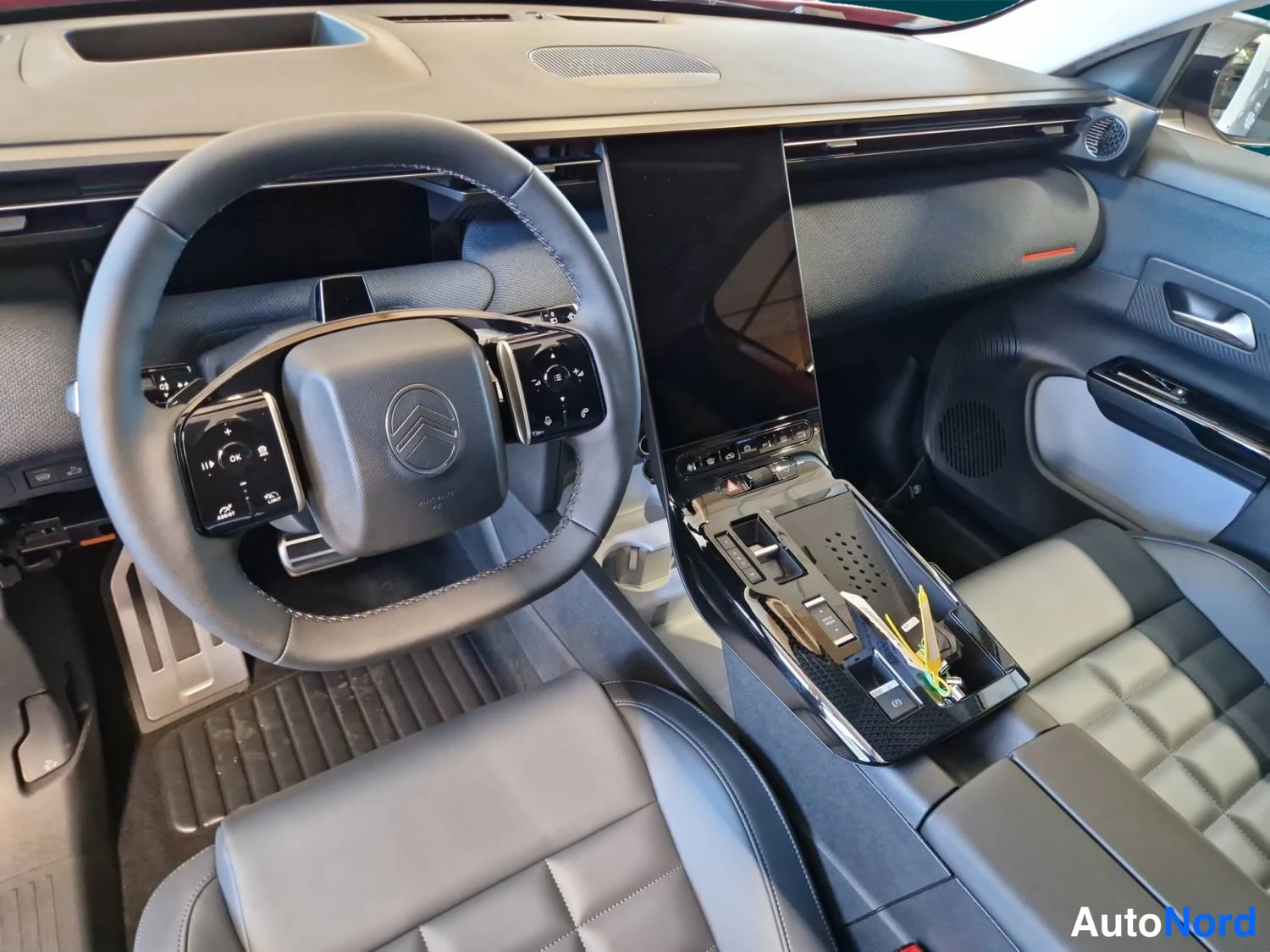 Punainen Citroen C5 aircross 2026, kuva 12