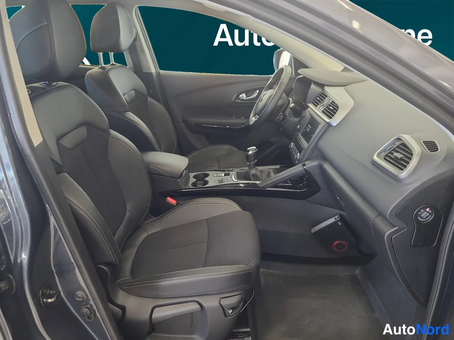 Harmaa Renault Kadjar 2016, kuva 15