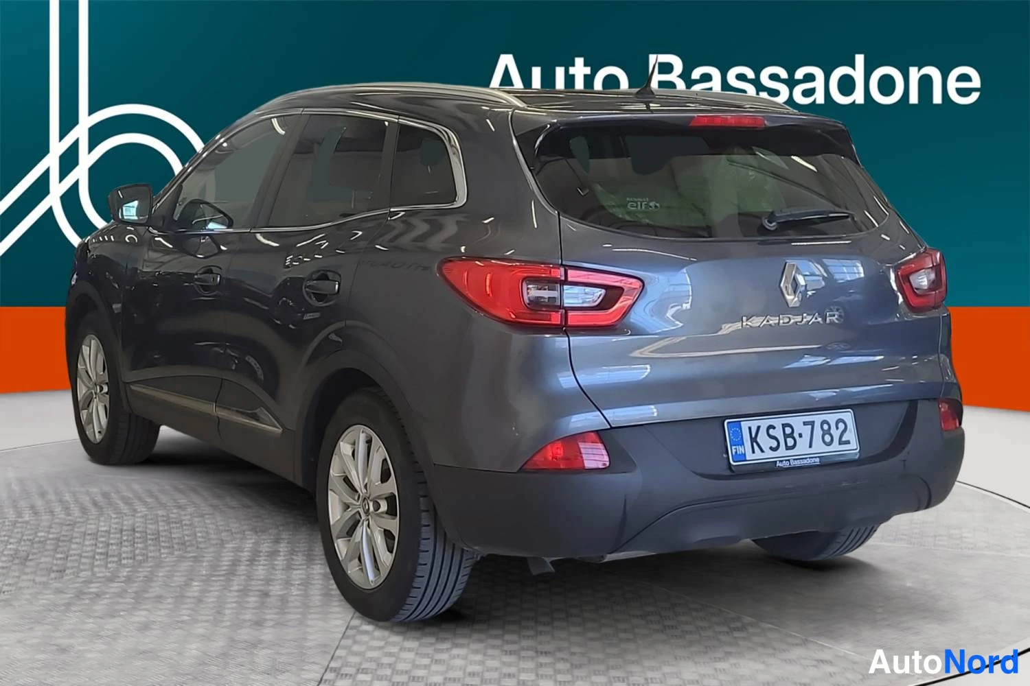 Harmaa Renault Kadjar 2016, takaviisto, kuva 6