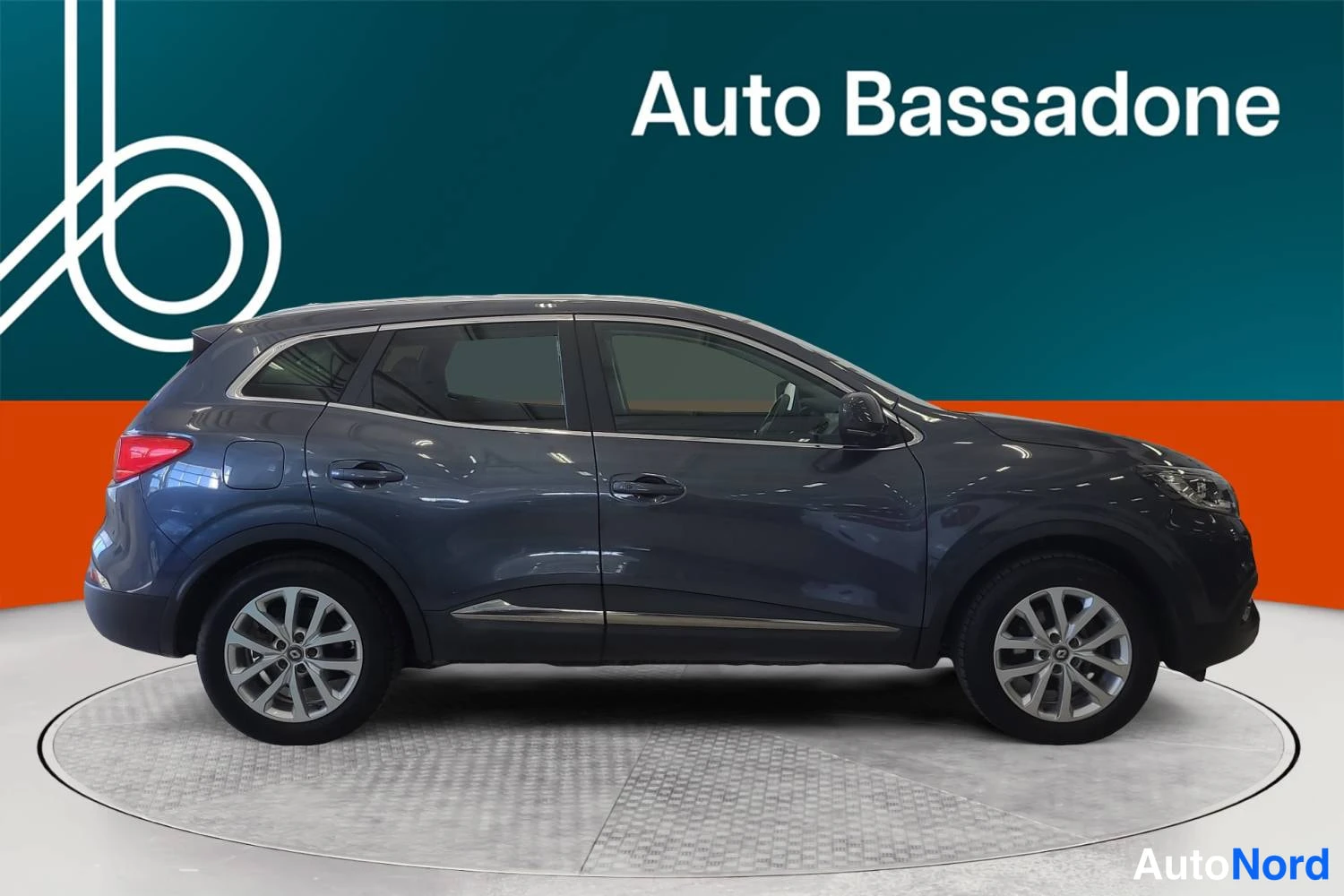 Harmaa Renault Kadjar 2016, sivulta, kuva 5