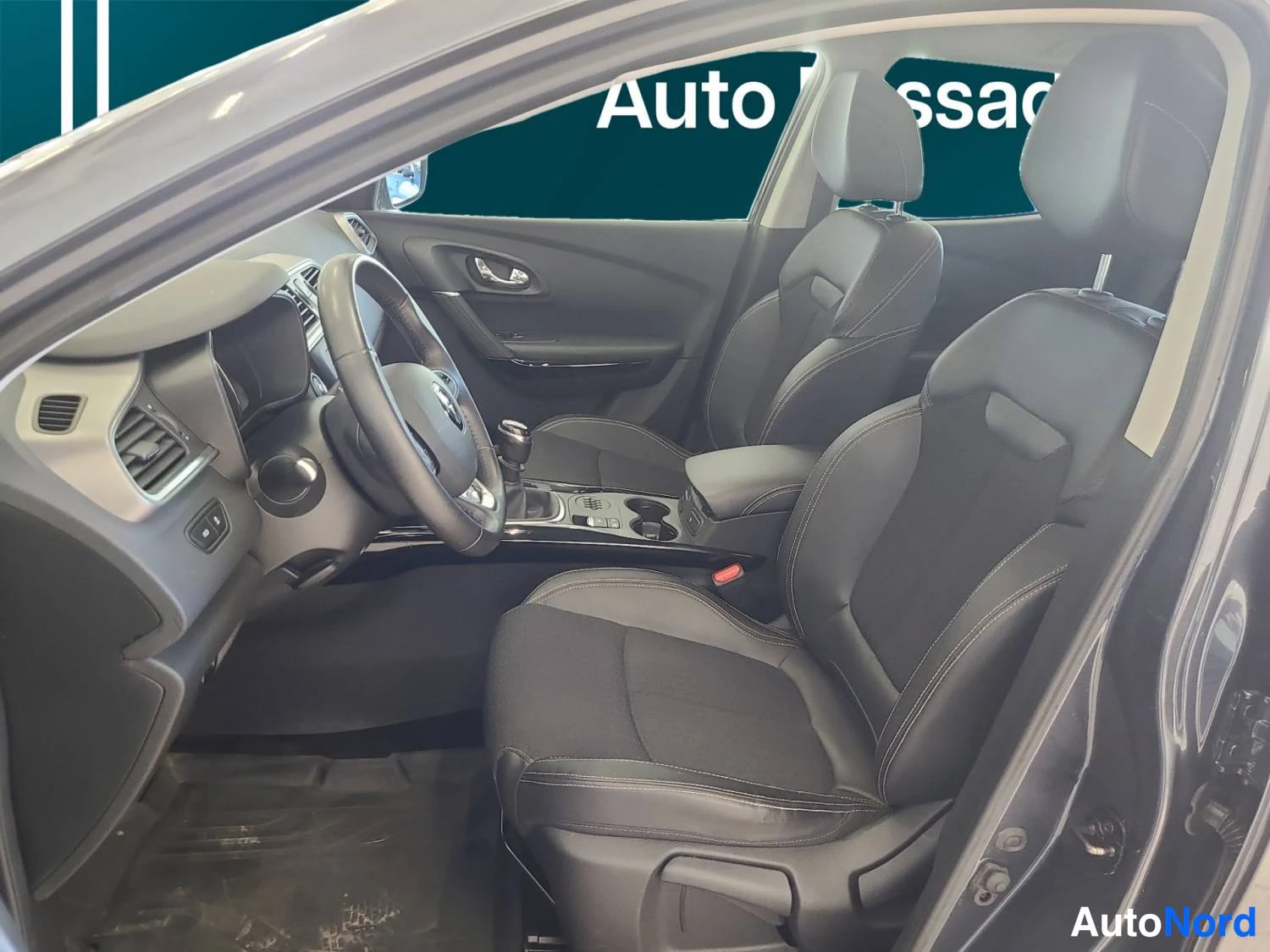 Harmaa Renault Kadjar 2016, kuva 9