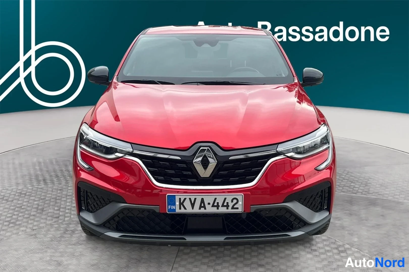 Punainen Renault Arkana E-TECH 2023, edestä, kuva 4