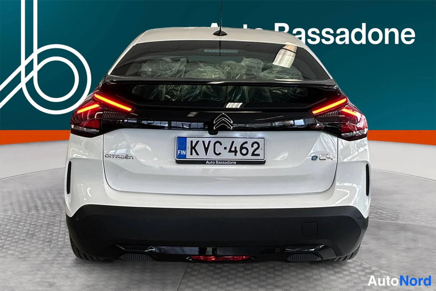 Valkoinen Citroen C4 2023, takaa, kuva 8