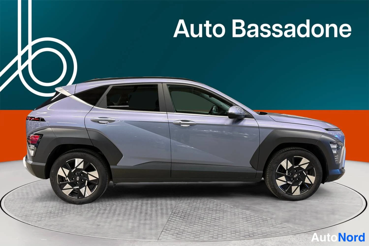 Harmaa Hyundai Kona 2025, sivulta, kuva 5