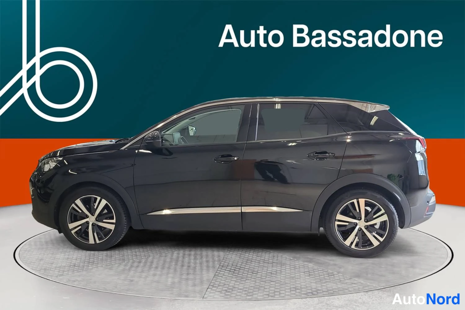 Musta Peugeot 3008 2017, sivulta, kuva 4