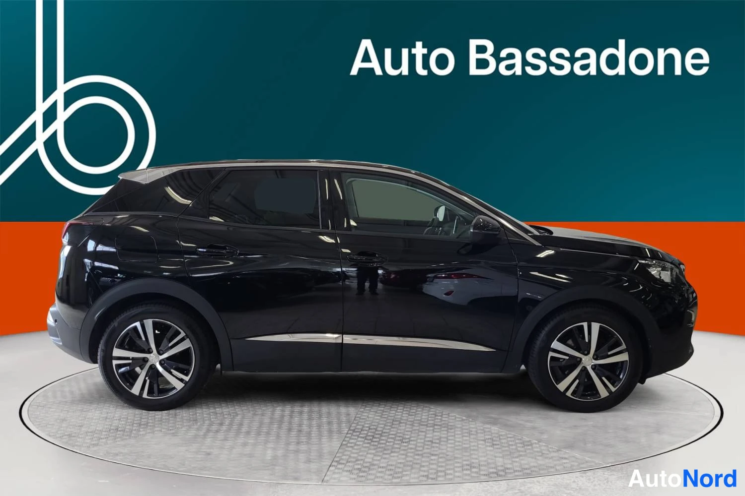 Musta Peugeot 3008 2017, sivulta, kuva 5