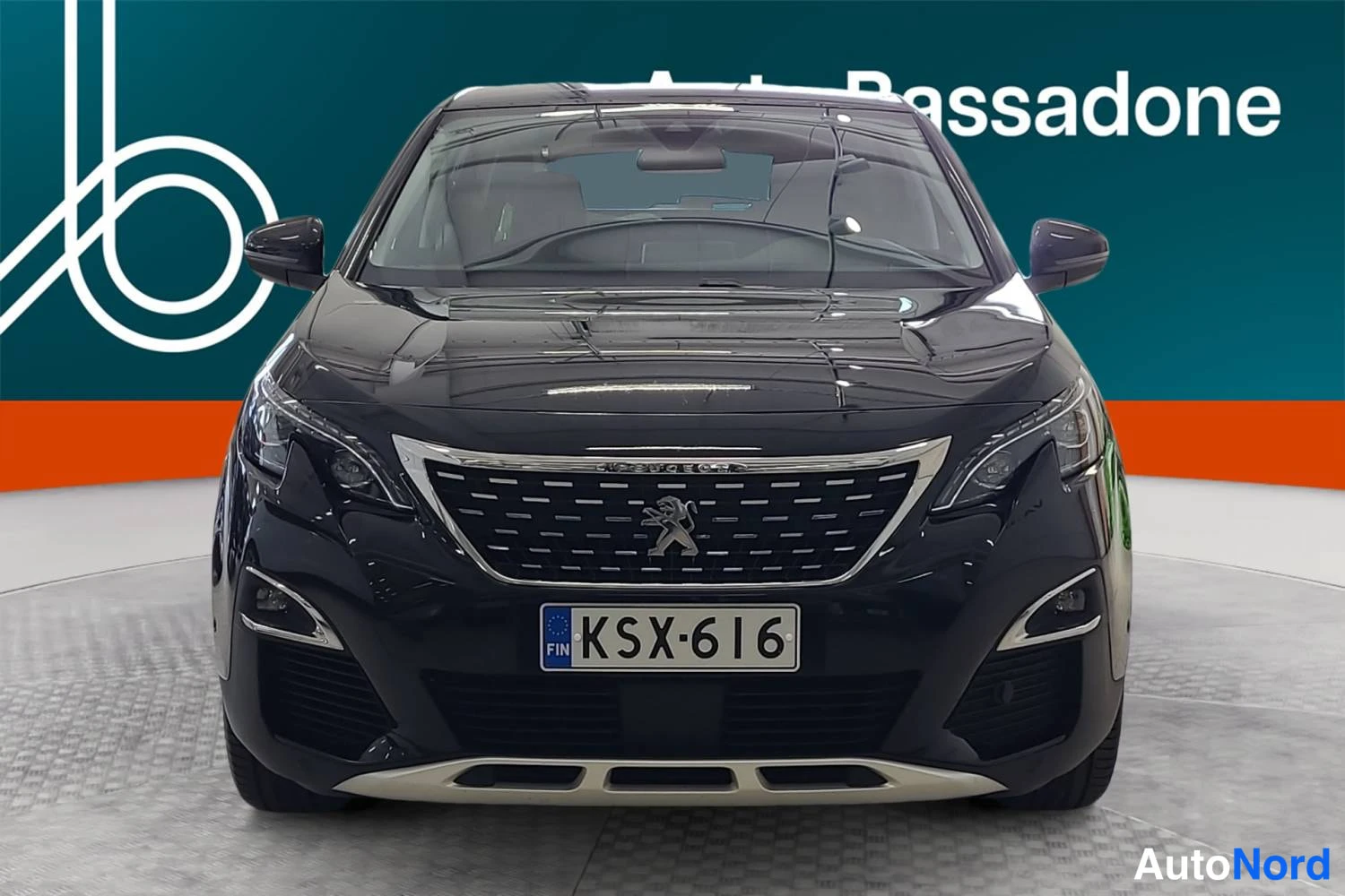 Musta Peugeot 3008 2017, edestä, kuva 3
