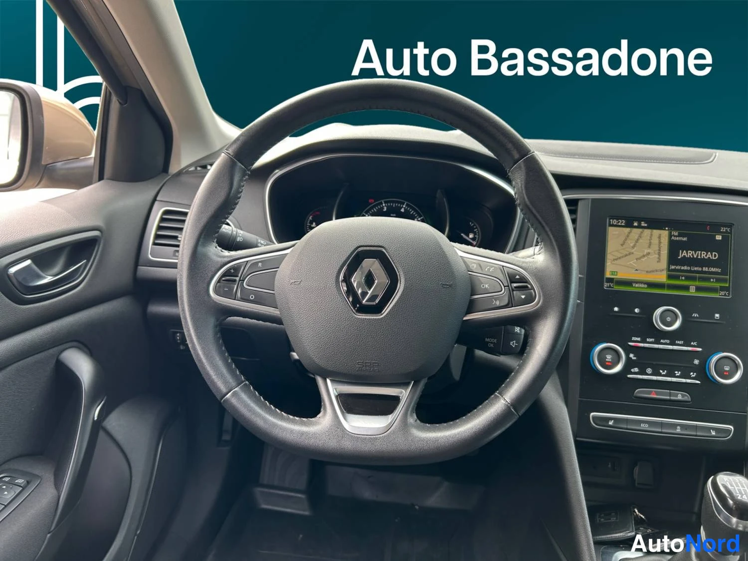 Harmaa Renault Megane 2018, kuva 16
