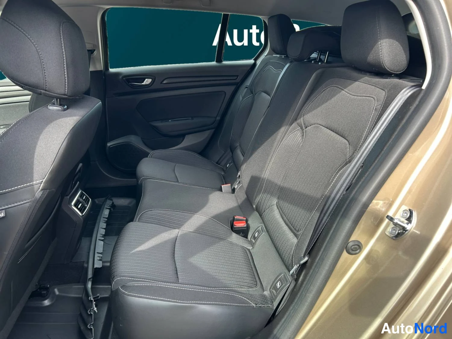 Harmaa Renault Megane 2018, kuva 10