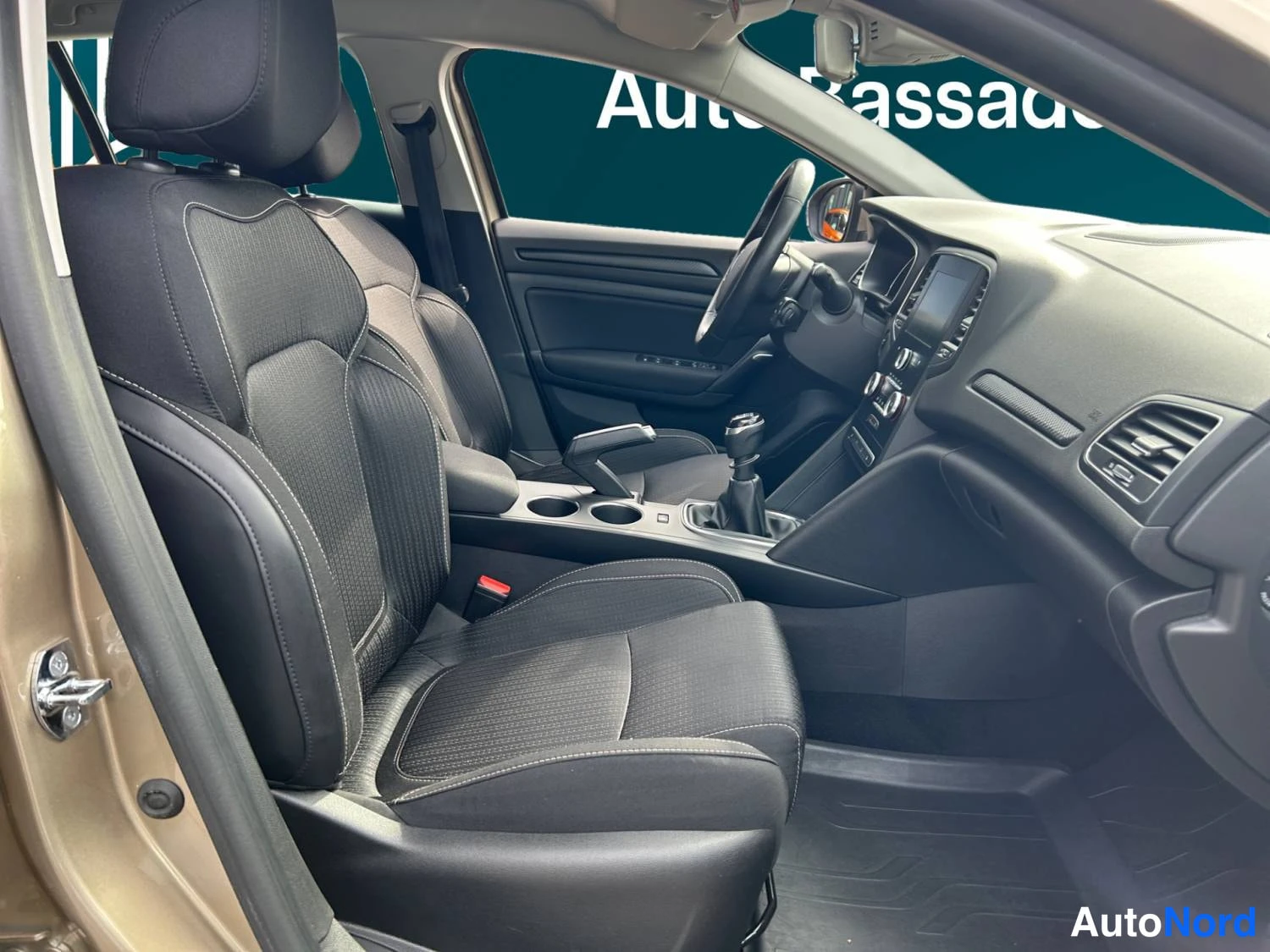 Harmaa Renault Megane 2018, kuva 11
