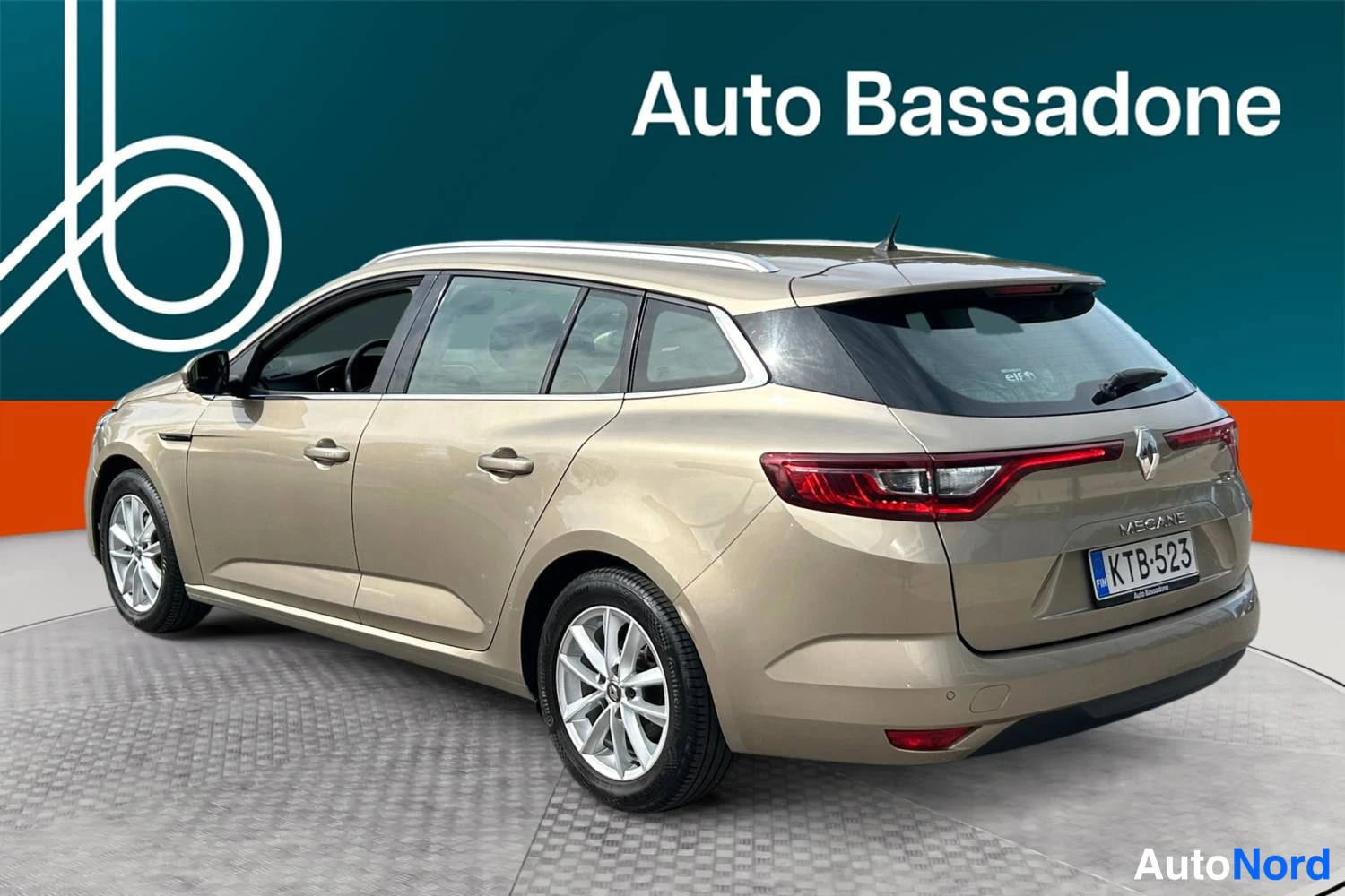 Harmaa Renault Megane 2018, takaviisto, kuva 8