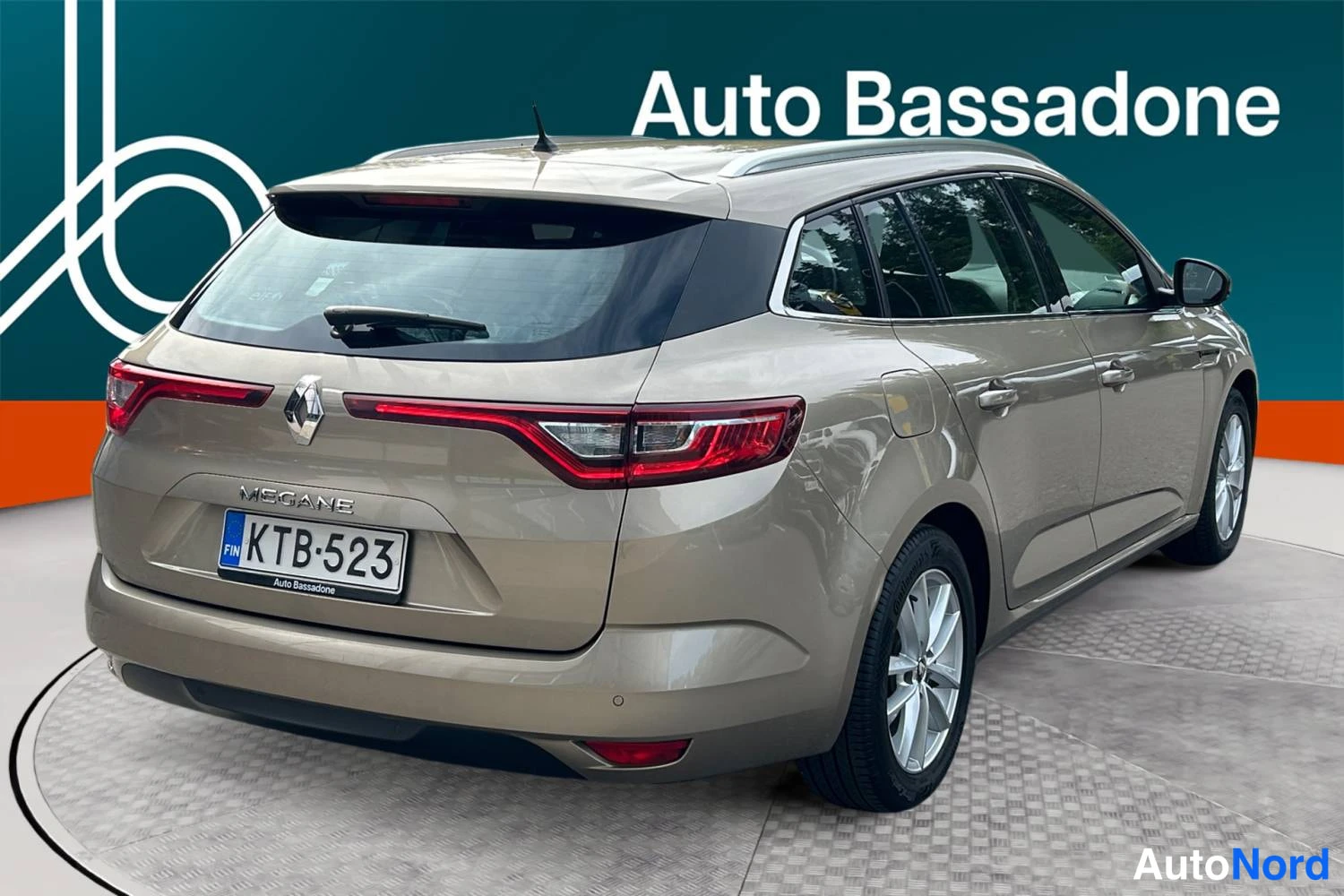 Harmaa Renault Megane 2018, takaviisto, kuva 7