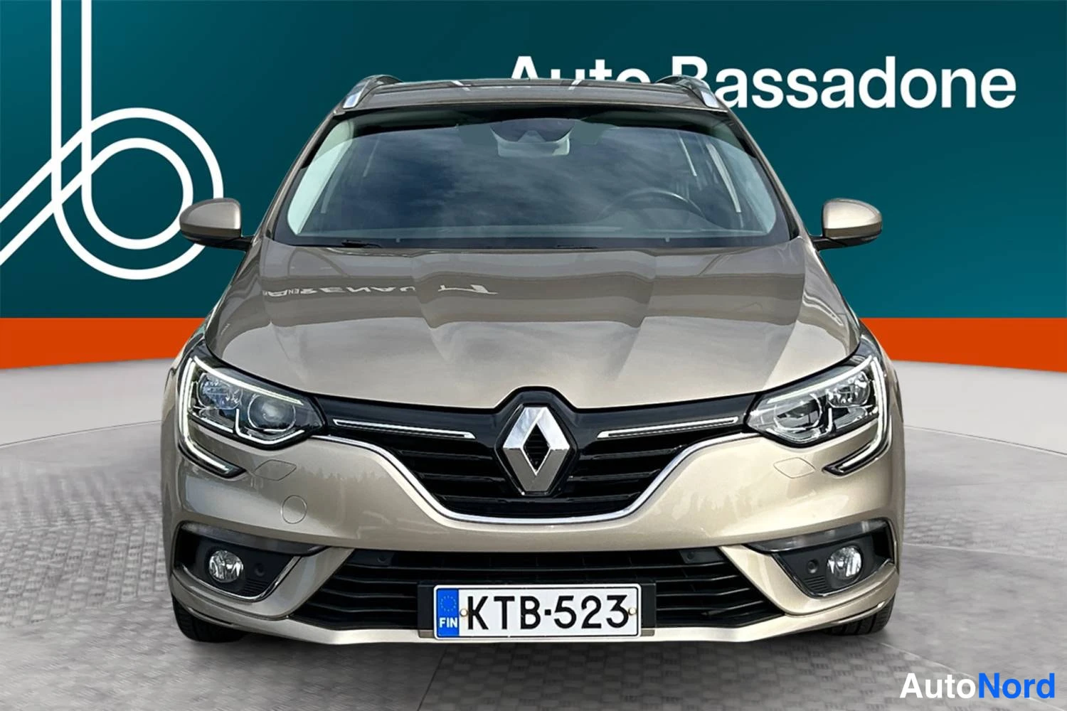 Harmaa Renault Megane 2018, edestä, kuva 3
