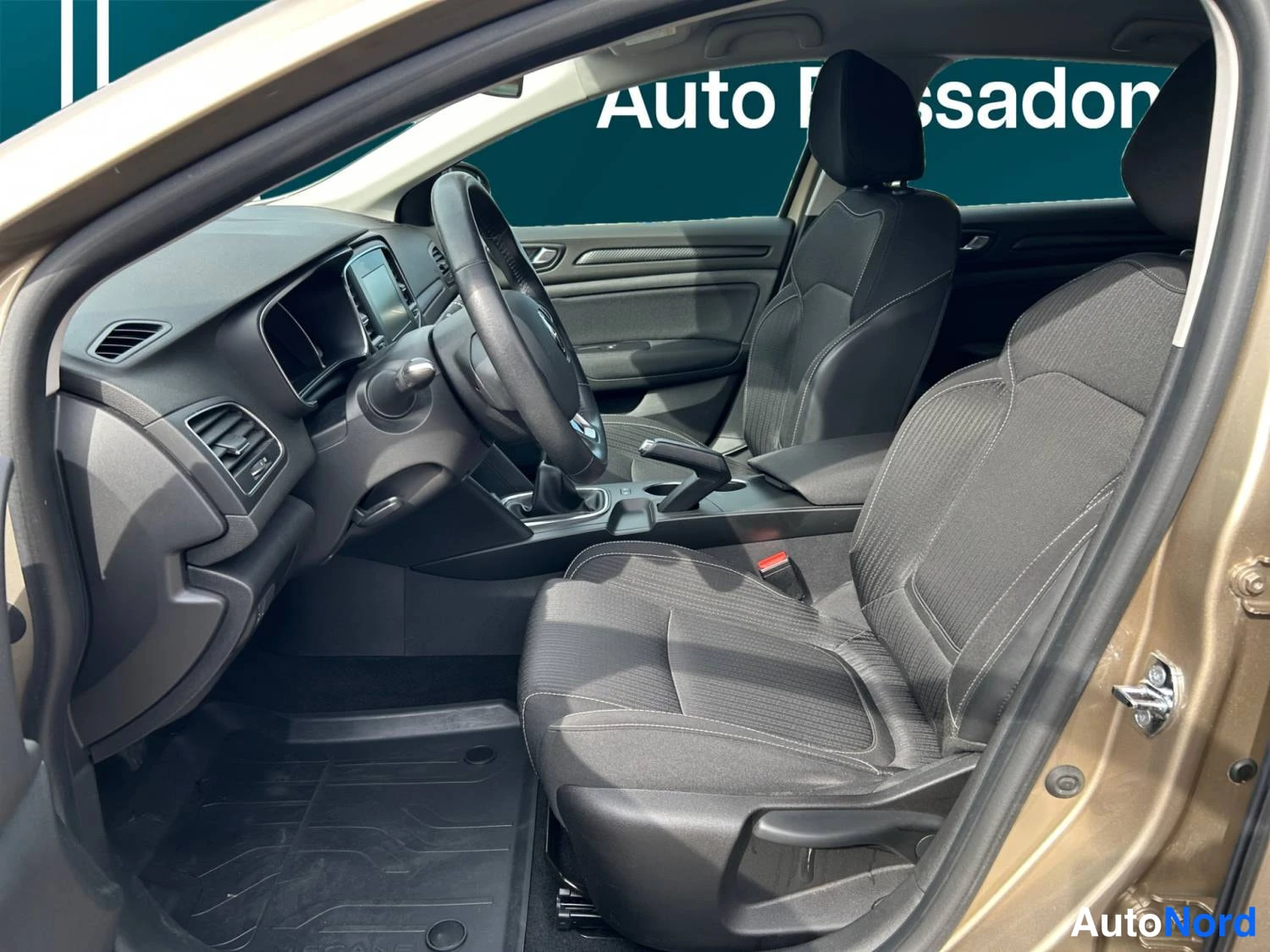 Harmaa Renault Megane 2018, kuva 13