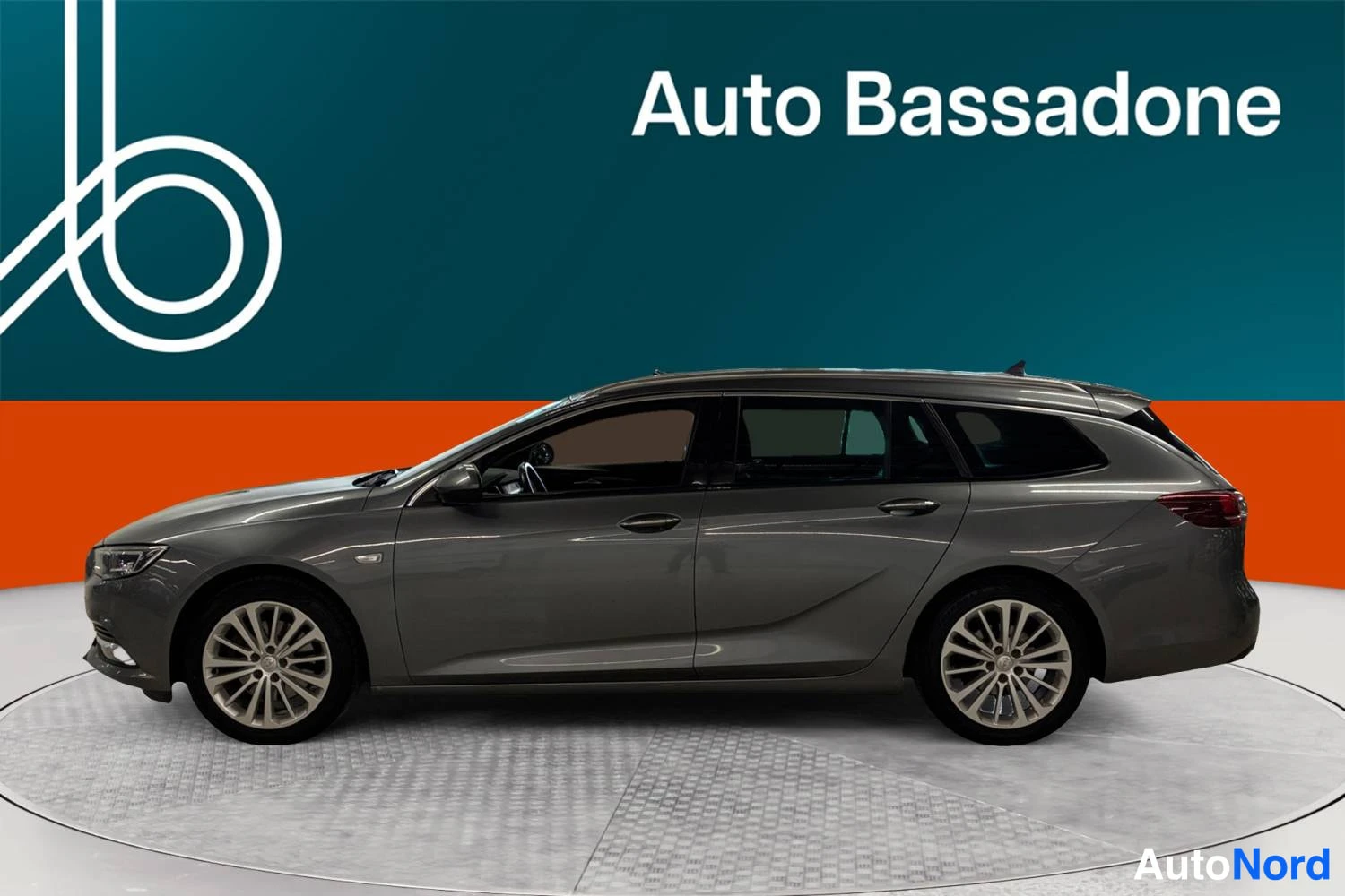 Harmaa Opel Insignia Sports Tourer 2019, sivulta, kuva 5