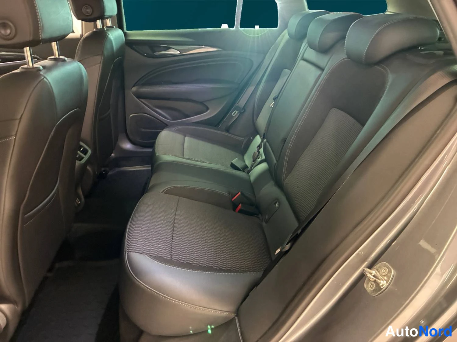 Harmaa Opel Insignia Sports Tourer 2019, kuva 15